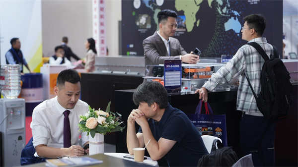 亮剑BICES 2025——微宏快充助力工程机械装备绿色升级 亮剑BICES 2025——微宏快充助力工程机械装备绿色升级